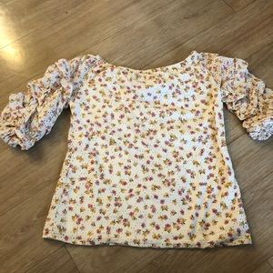 CeCe Floral Top with details on Sleeve in Size XS. NEW. No tags